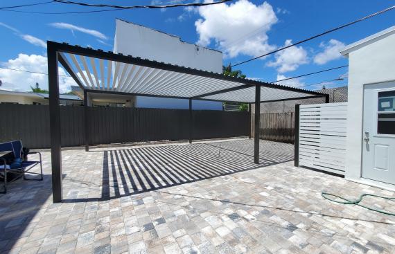Insolated aluminum pergola with bathroom area included