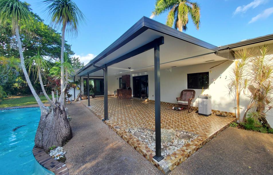 Aluminum terrace with 3-blade fan