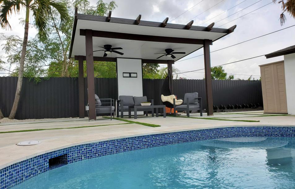 Imitation wood pergola with two classic style fans