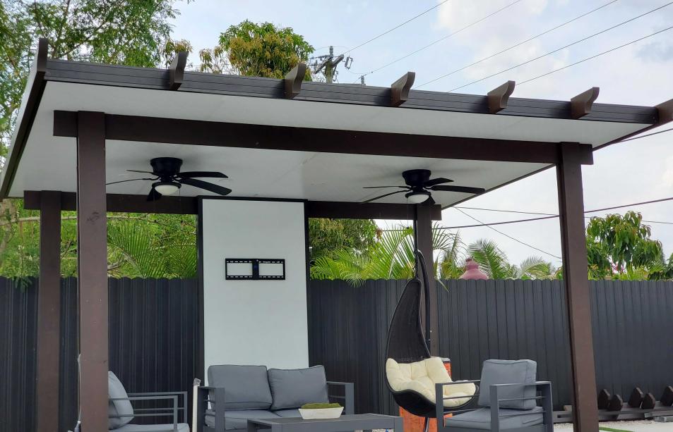 Imitation wood pergola with two classic style fans