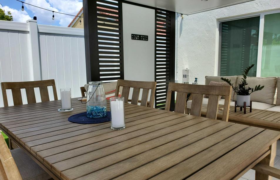 Aluminum pergola with 6 pillars and LED lights