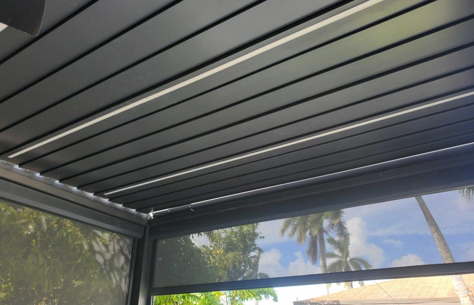 Small terrace with retractable roof and electric curtains