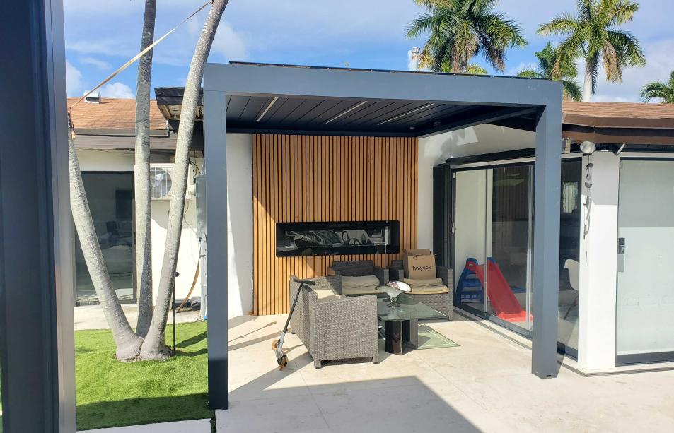Small terrace with retractable roof and electric curtains