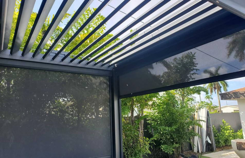 Small terrace with retractable roof and electric curtains