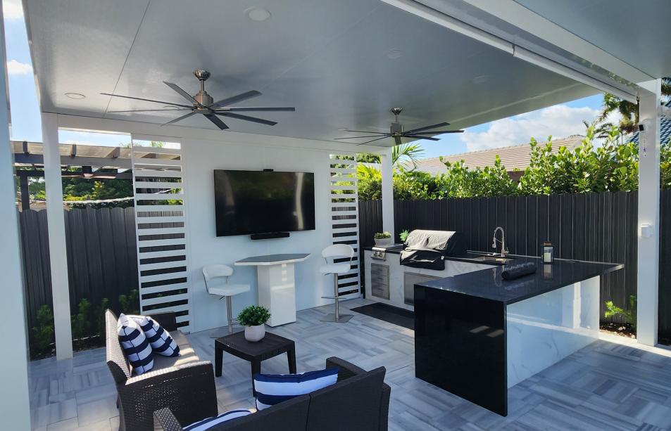 Aluminum pergola with outdoor kitchen and fan with LED lamp included