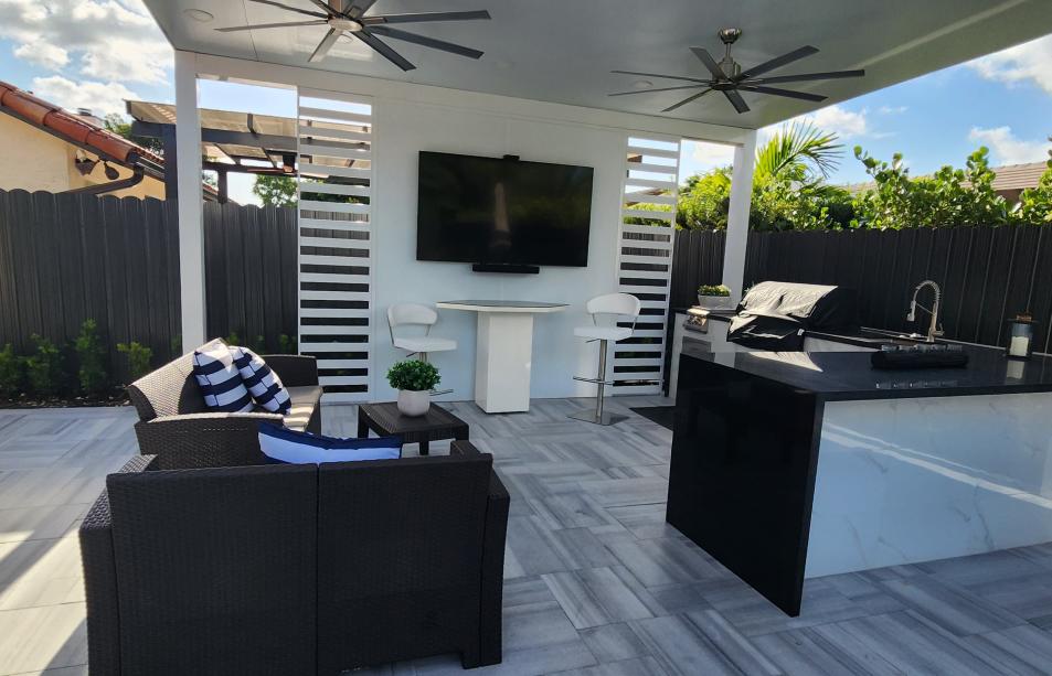 Aluminum pergola with outdoor kitchen and fan with LED lamp included