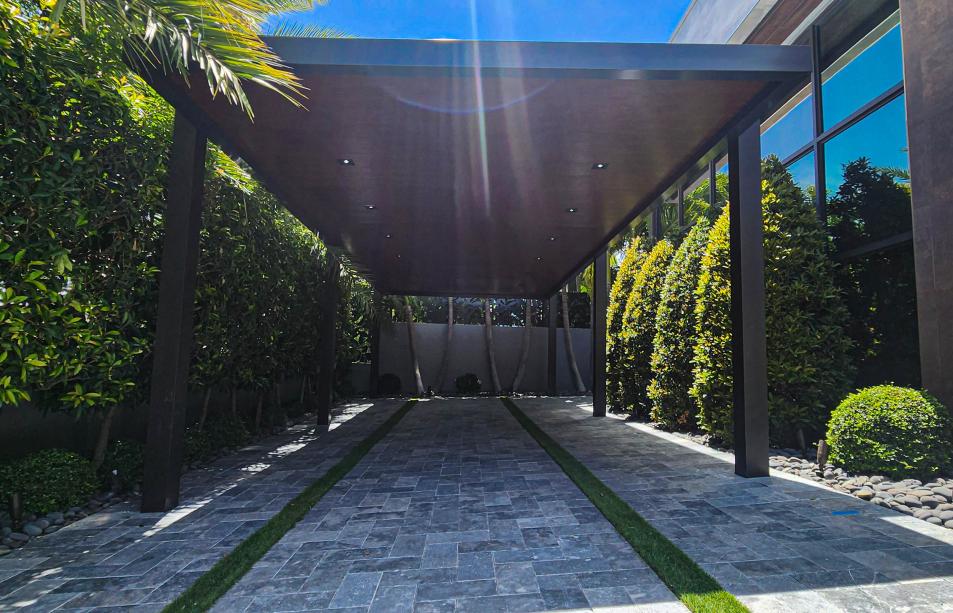 Long pergola with four columns and LED lighting system