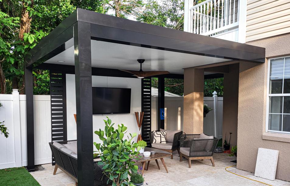Modern aluminum terrace with ceiling fan